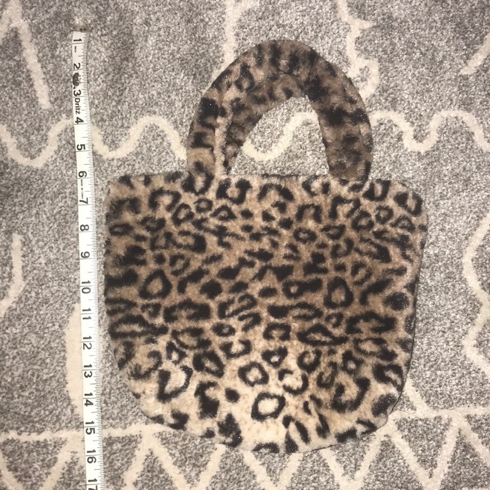 ❌SOLD❌ Fuzzy Leopard Print Purse
